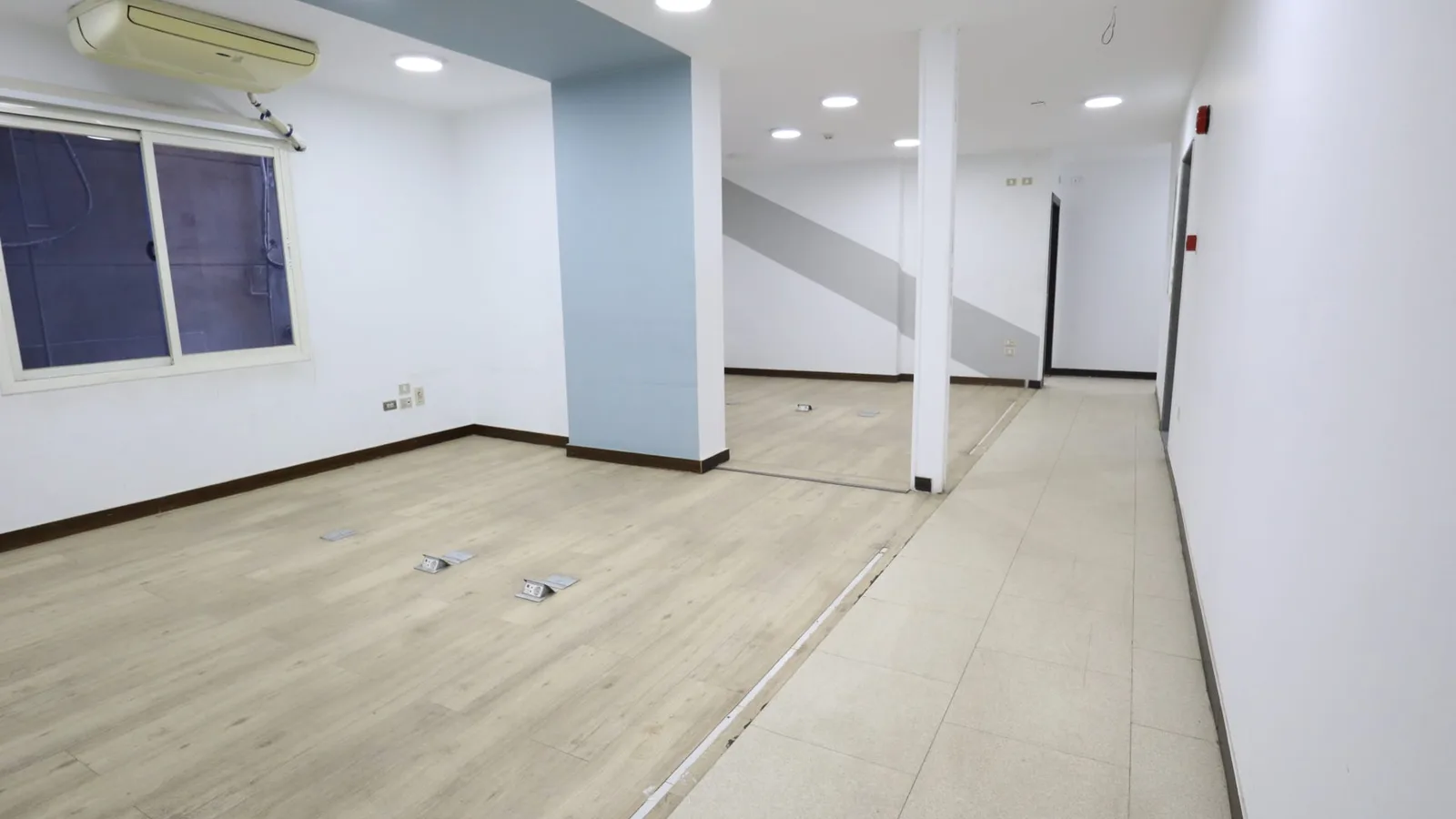 Internal corridor of a full floor in Degla with doorways opening off it to separate rooms