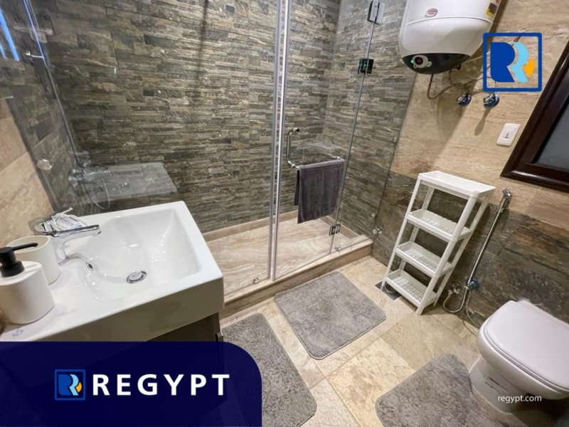 Bathroom in a Amazing Ground floor in sarayat el maadi