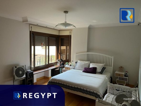 Airy bedroom with nice finishing in a duplex ground floor for rent