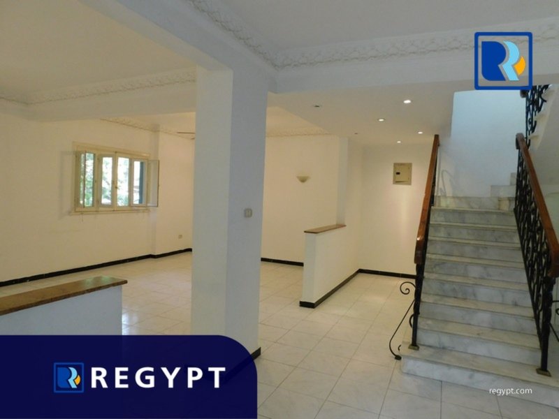 Reception with nice finishing in a Ground Floor With Garden