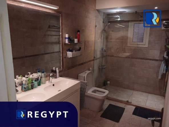 bathroom with capint shower