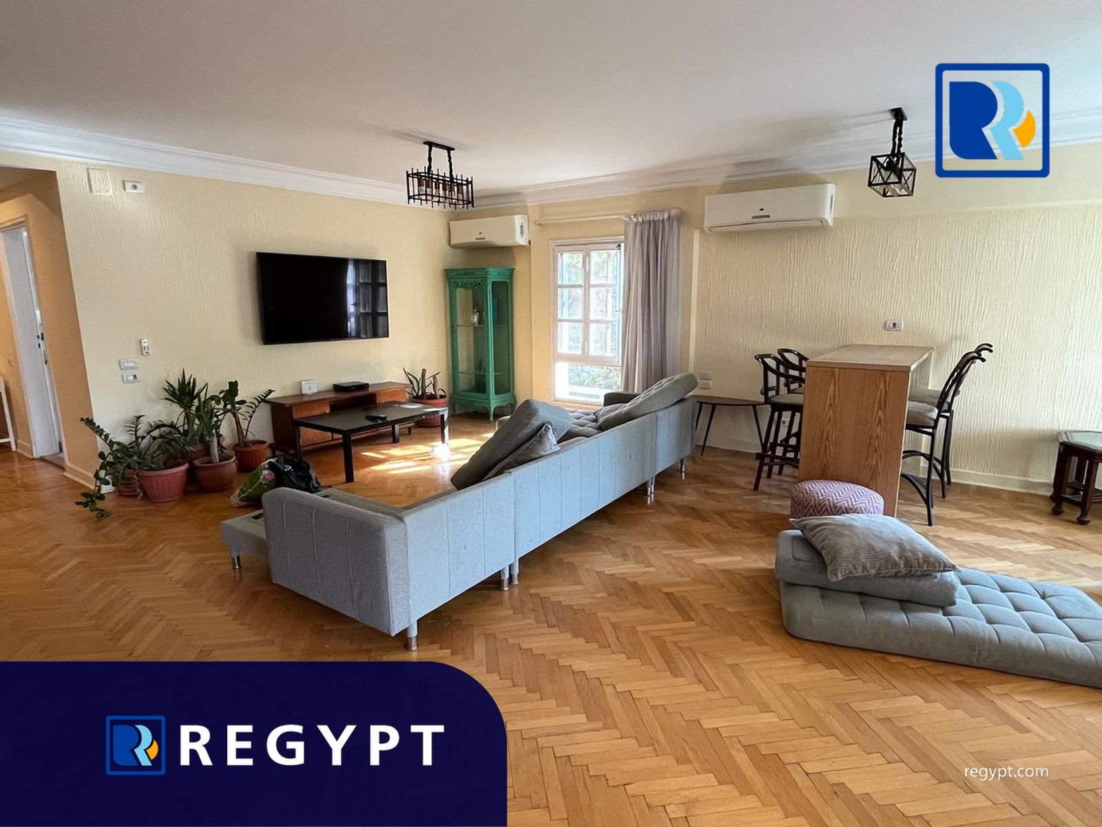 wide reception with natural sunlight