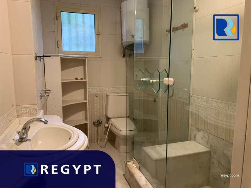 Bathroom in a Ground Floor With Private Garden