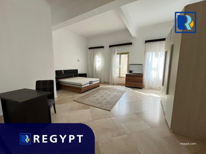 Bedroom with natural light and wide space