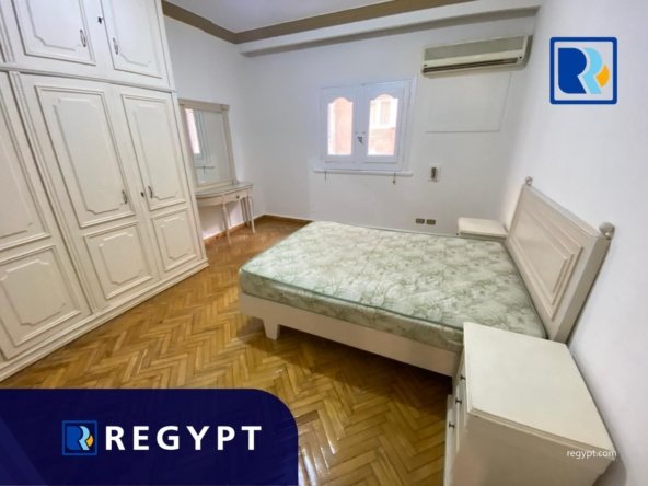 Wide bedroom, with queen bed