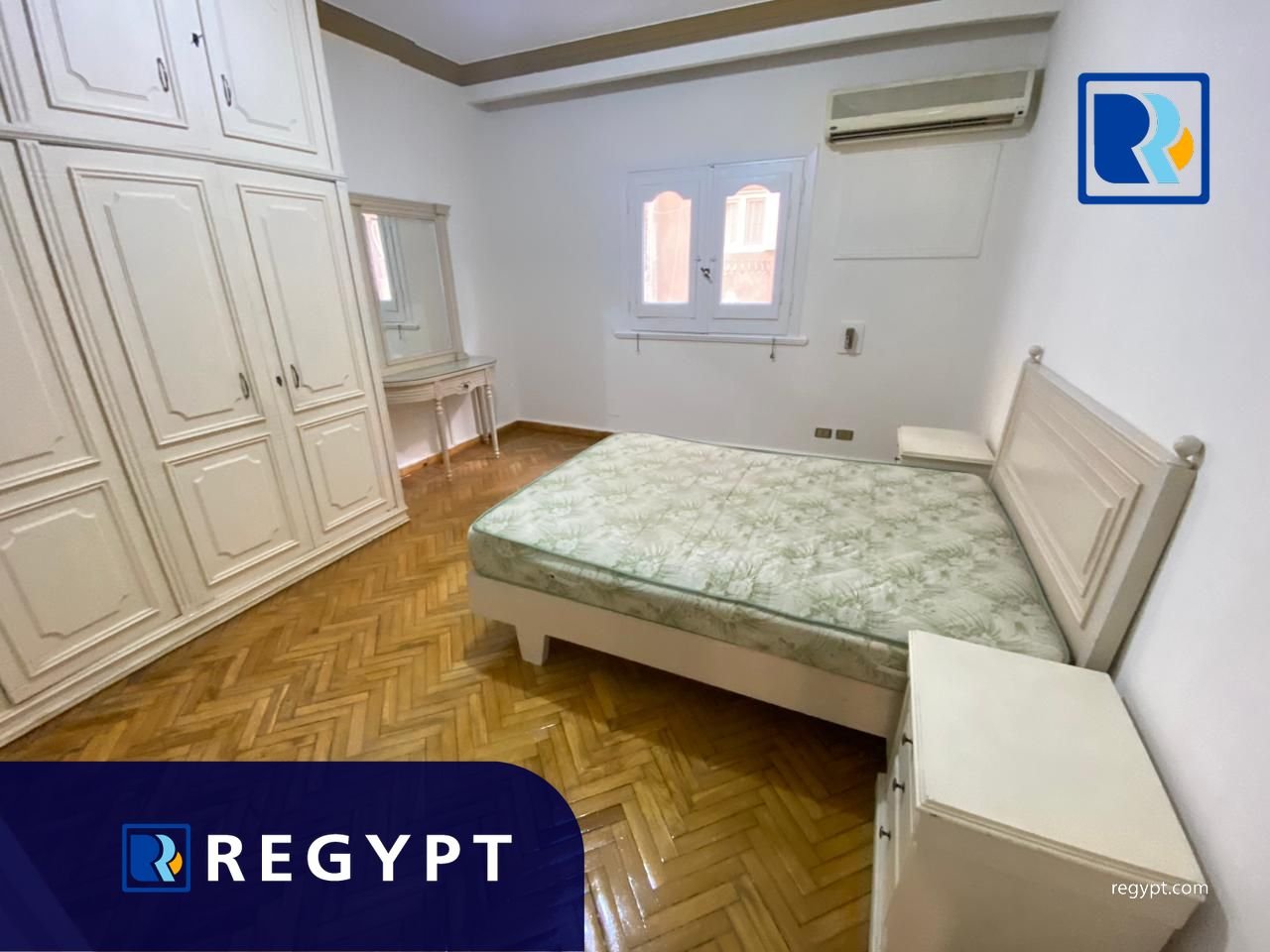 Wide bedroom, with queen bed