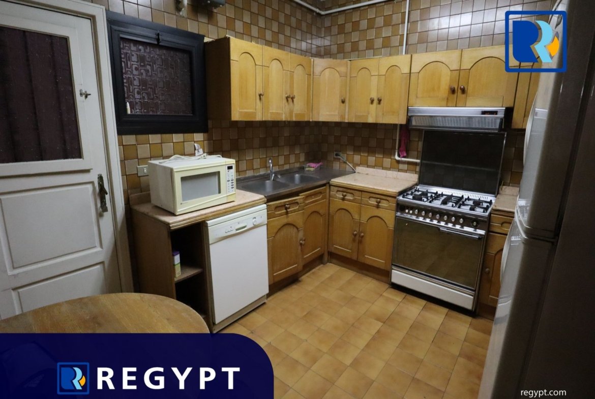 Kitchen with all appliances